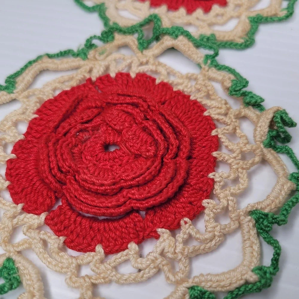 Collectible Handmade Crocheted Red, Green & Beige Rose Floral‎ 4